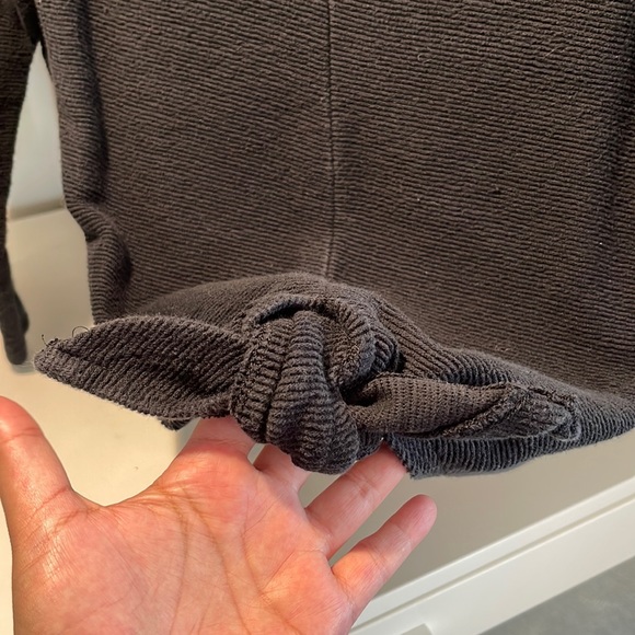 Madewell black V-neck tie front blouse by Texture & Thread - Picture 2 of 5